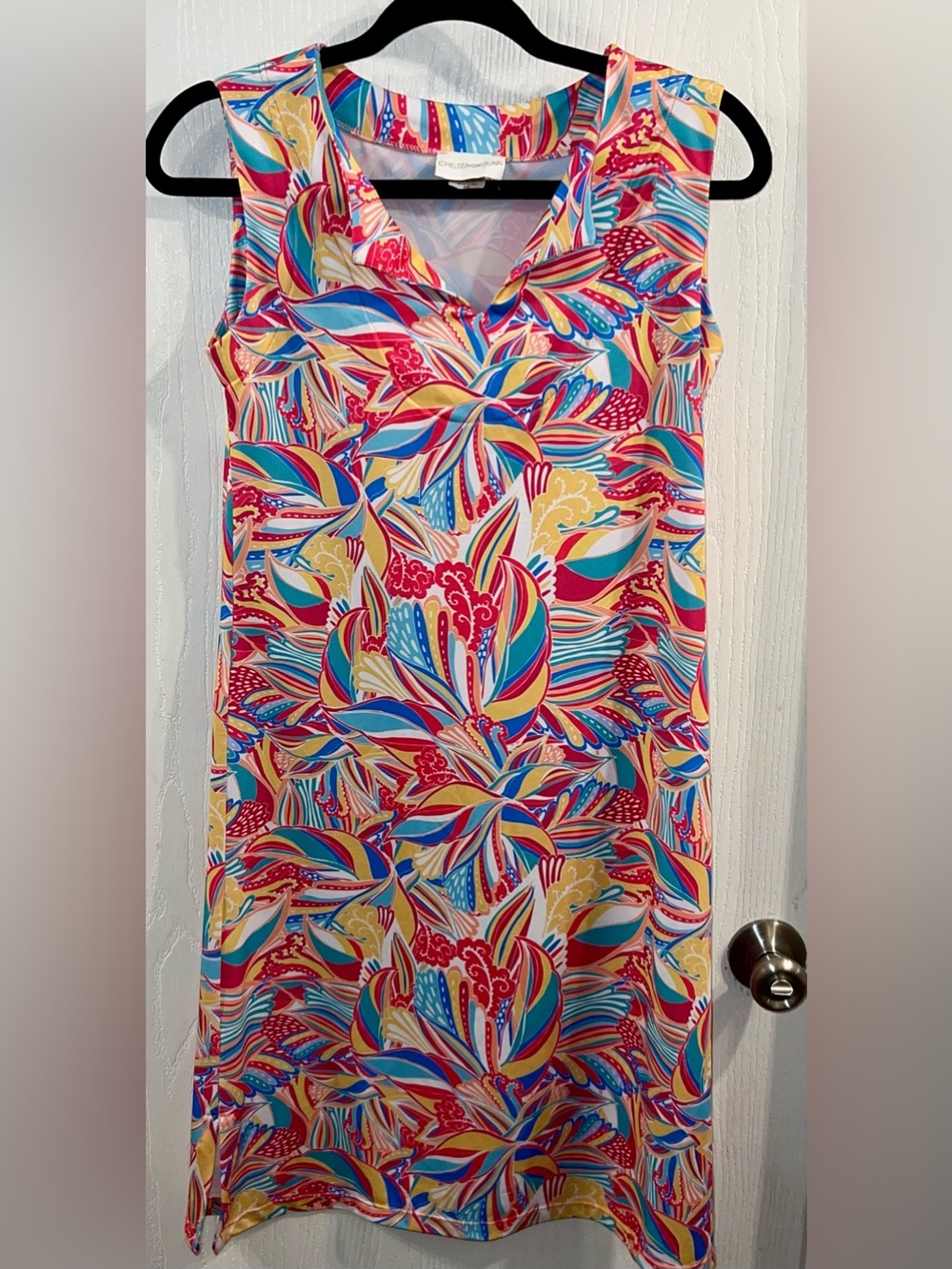 Chelsea Gunn Dress XS NWOT Sleeveless Split Neck Abstract Vibrant Resort Wear